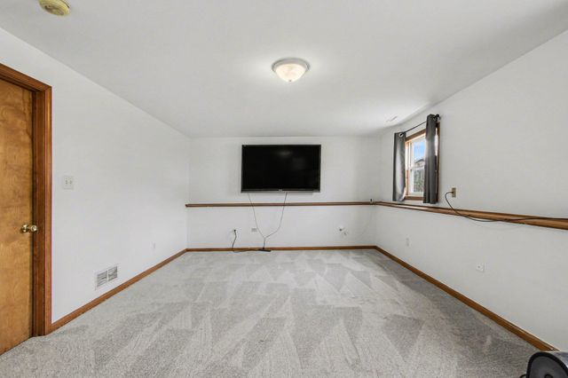 1412 Essex Drive, Chesterton, IN 46304