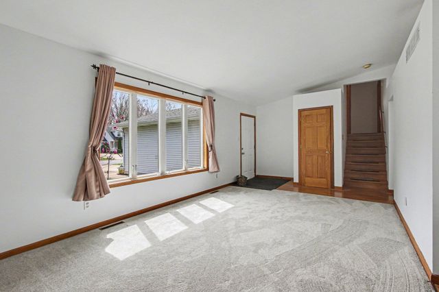 1412 Essex Drive, Chesterton, IN 46304
