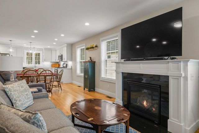 8 Mulberry Lane, Epping, NH 03042