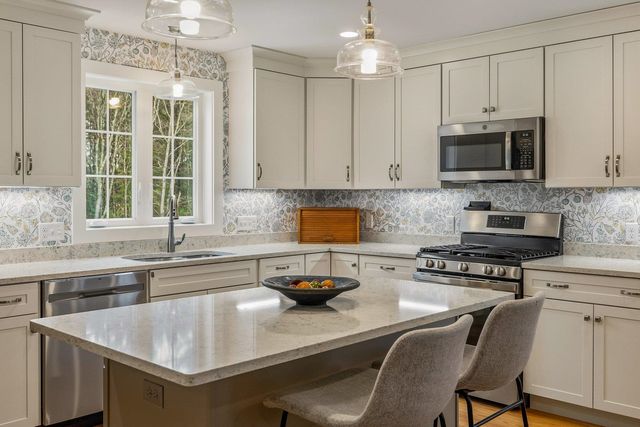 8 Mulberry Lane, Epping, NH 03042