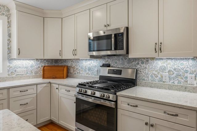 8 Mulberry Lane, Epping, NH 03042