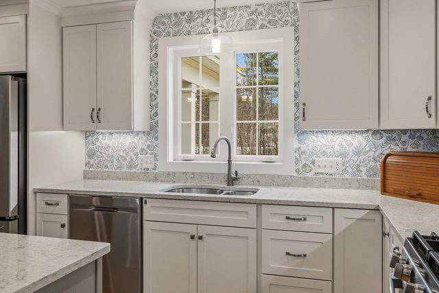 8 Mulberry Lane, Epping, NH 03042