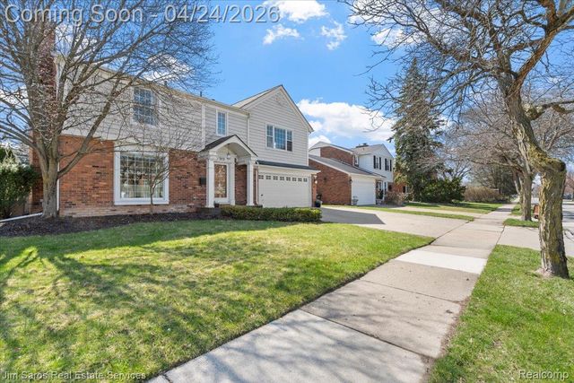 919 Cook Road, Grosse Pointe Woods, MI 48236