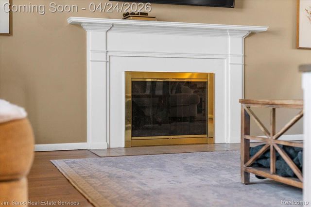 919 Cook Road, Grosse Pointe Woods, MI 48236