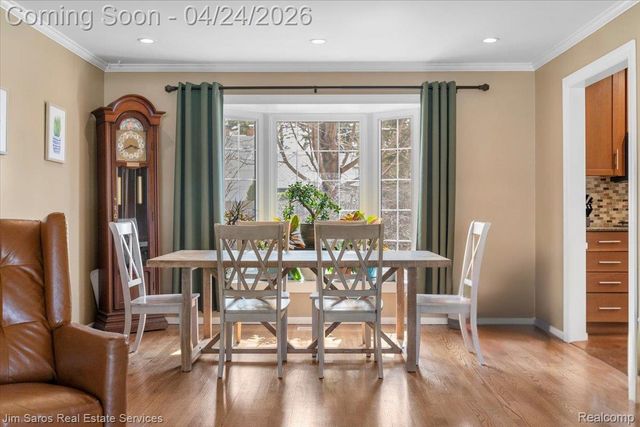 919 Cook Road, Grosse Pointe Woods, MI 48236