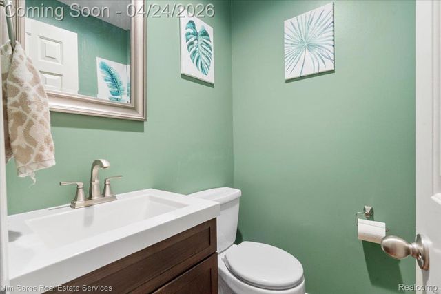 919 Cook Road, Grosse Pointe Woods, MI 48236