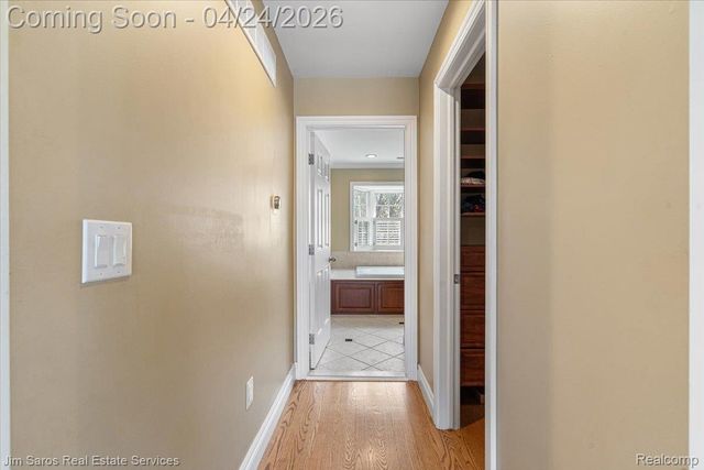 919 Cook Road, Grosse Pointe Woods, MI 48236