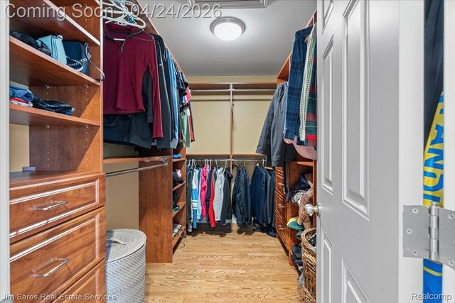 919 Cook Road, Grosse Pointe Woods, MI 48236