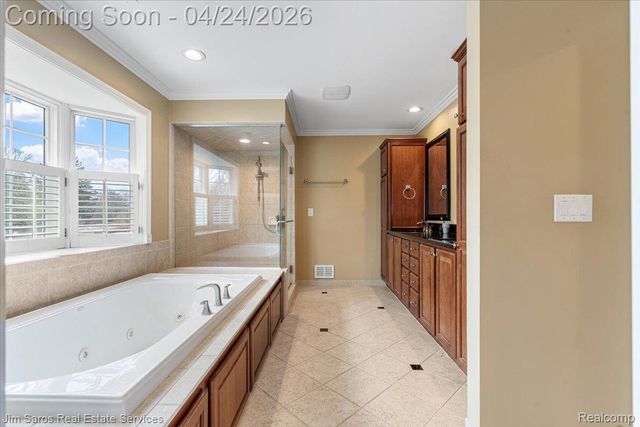 919 Cook Road, Grosse Pointe Woods, MI 48236