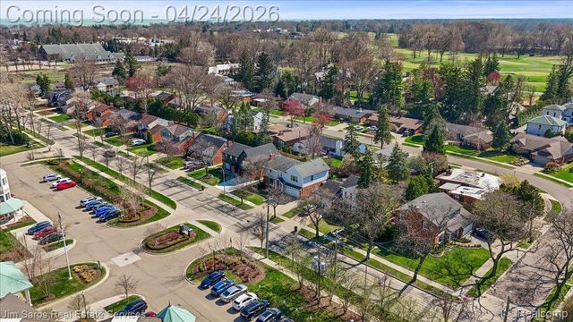 919 Cook Road, Grosse Pointe Woods, MI 48236