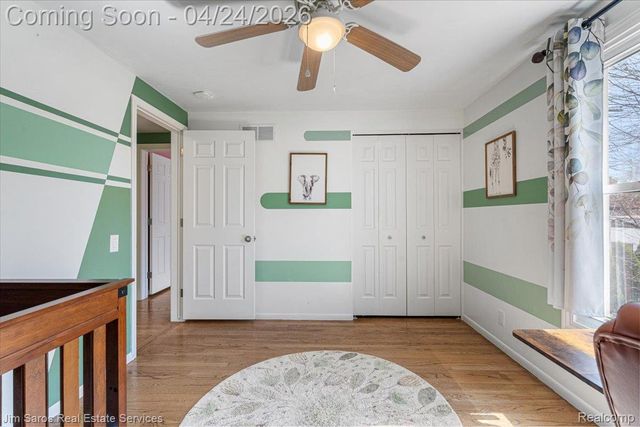 919 Cook Road, Grosse Pointe Woods, MI 48236