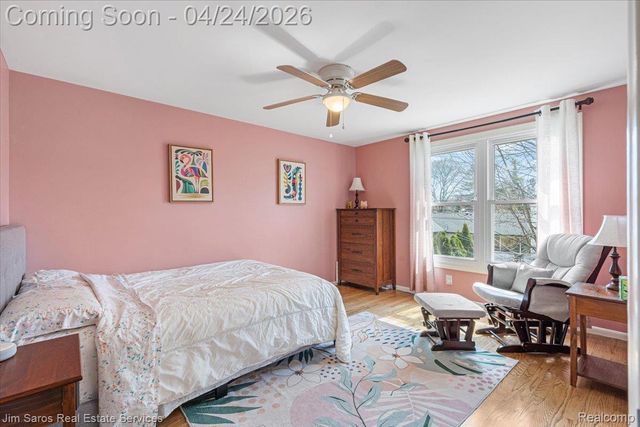 919 Cook Road, Grosse Pointe Woods, MI 48236