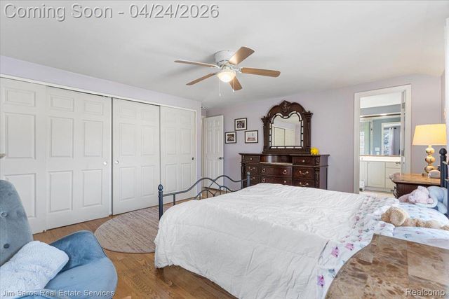 919 Cook Road, Grosse Pointe Woods, MI 48236