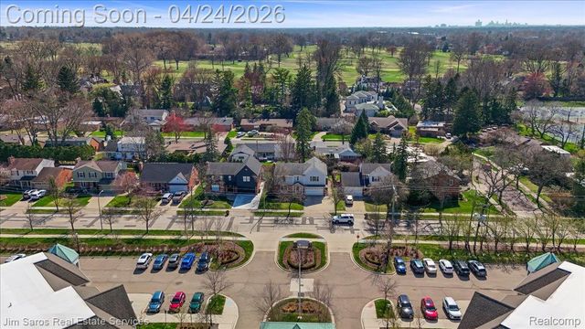 919 Cook Road, Grosse Pointe Woods, MI 48236