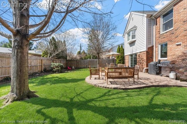 919 Cook Road, Grosse Pointe Woods, MI 48236
