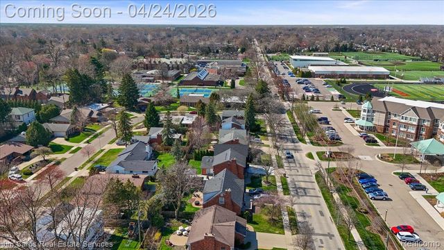 919 Cook Road, Grosse Pointe Woods, MI 48236