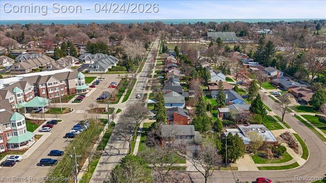 919 Cook Road, Grosse Pointe Woods, MI 48236