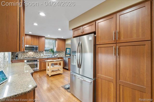 919 Cook Road, Grosse Pointe Woods, MI 48236