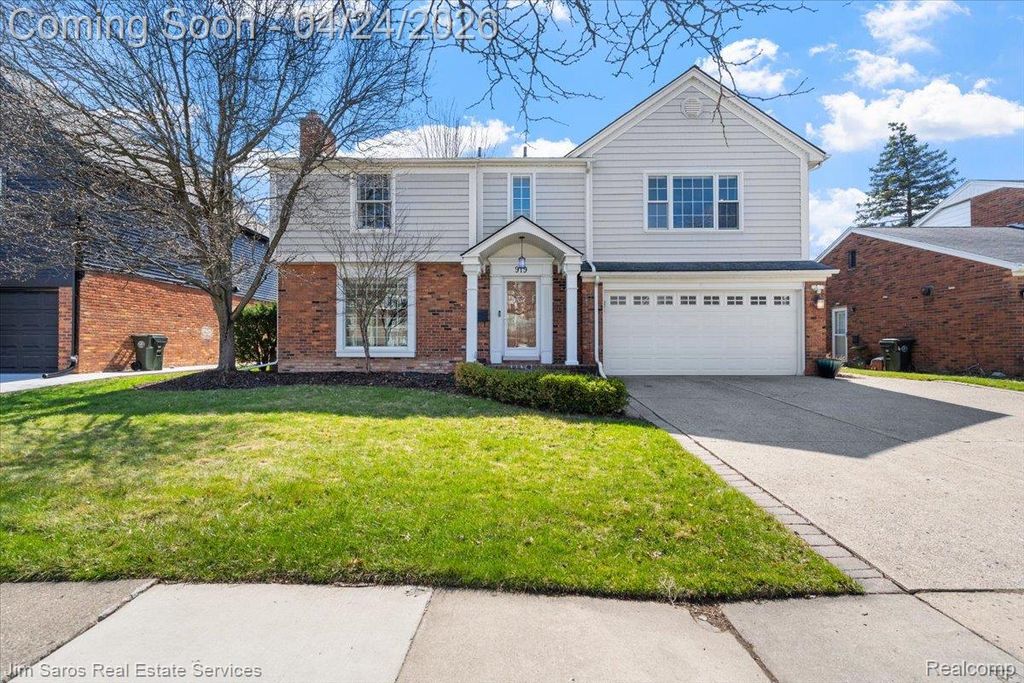 919 Cook Road, Grosse Pointe Woods, MI 48236