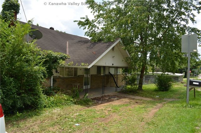 12158 Coal River Road, St Albans, WV 25177