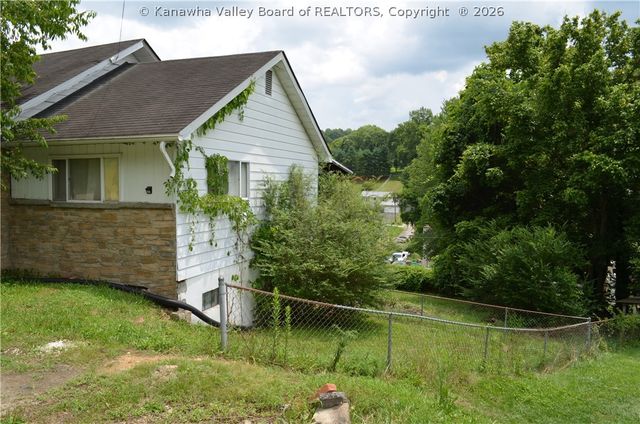 12158 Coal River Road, St Albans, WV 25177