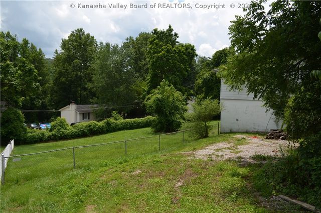 12158 Coal River Road, St Albans, WV 25177