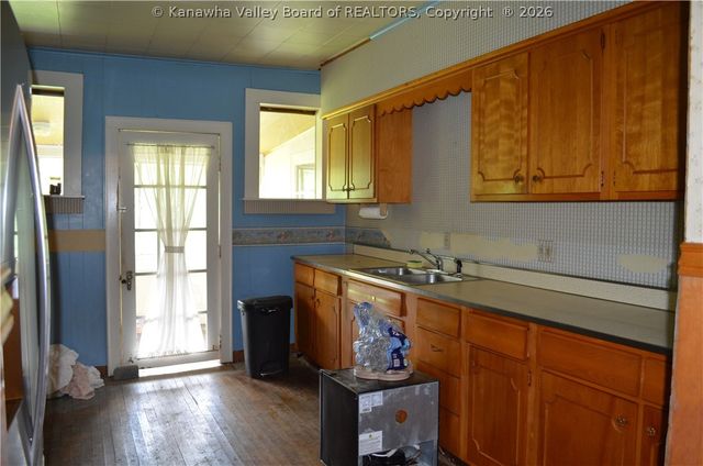 12158 Coal River Road, St Albans, WV 25177