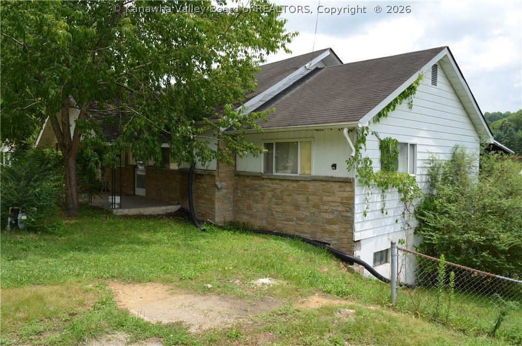 12158 Coal River Road, St Albans, WV 25177