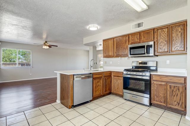 11 Apache Plume Road, Los Lunas, NM 87031
