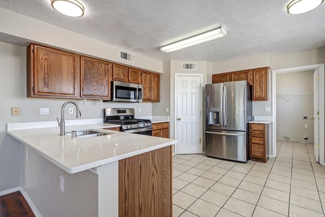 11 Apache Plume Road, Los Lunas, NM 87031