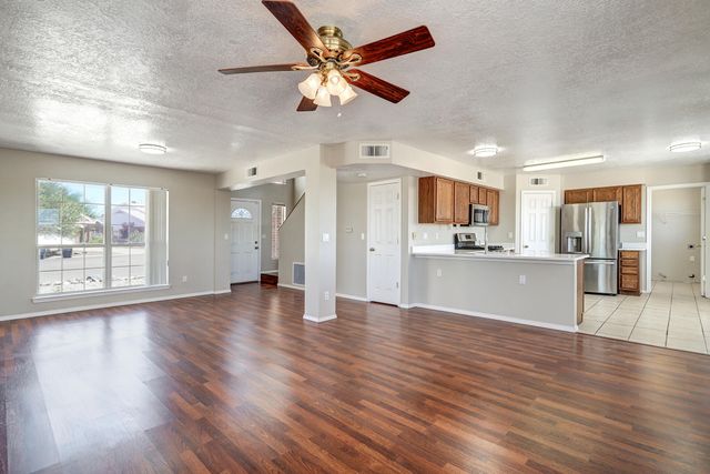 11 Apache Plume Road, Los Lunas, NM 87031