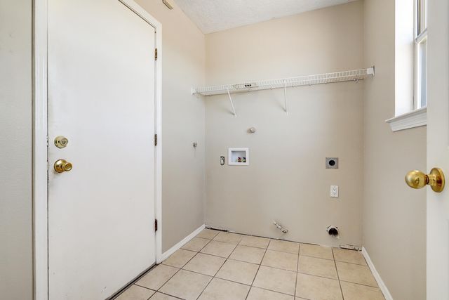 11 Apache Plume Road, Los Lunas, NM 87031