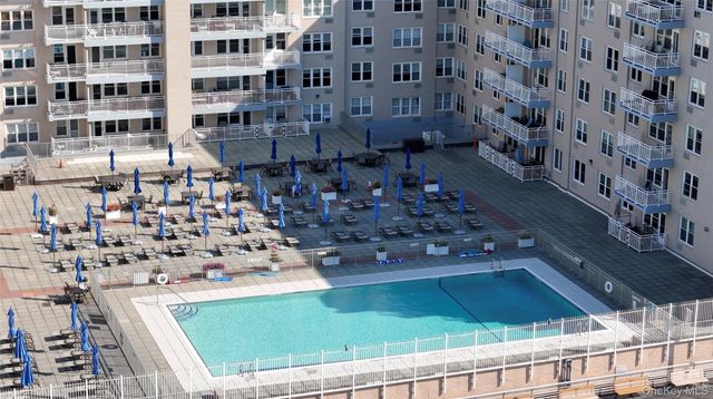 522 Shore Road 4W, Long Beach, NY 11561