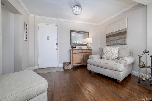 522 Shore Road 4W, Long Beach, NY 11561