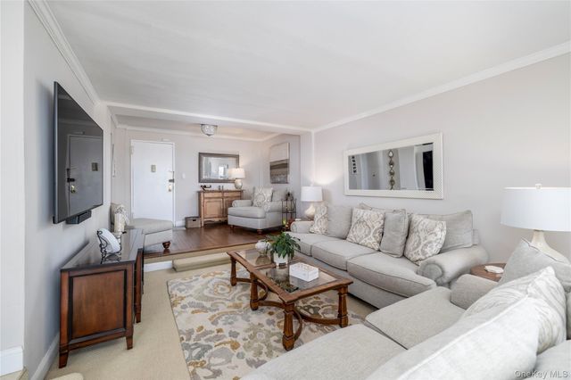 522 Shore Road 4W, Long Beach, NY 11561