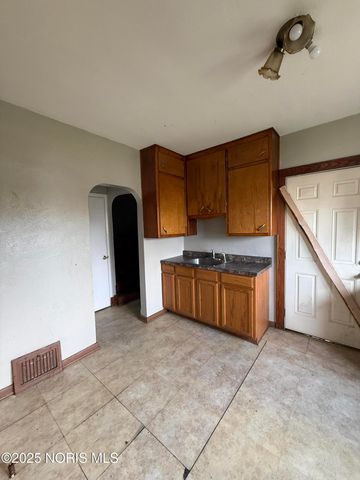 908 E Manhattan Boulevard, Toledo, OH 43608