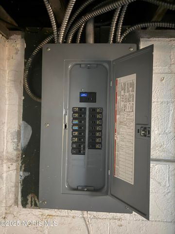 908 E Manhattan Boulevard, Toledo, OH 43608