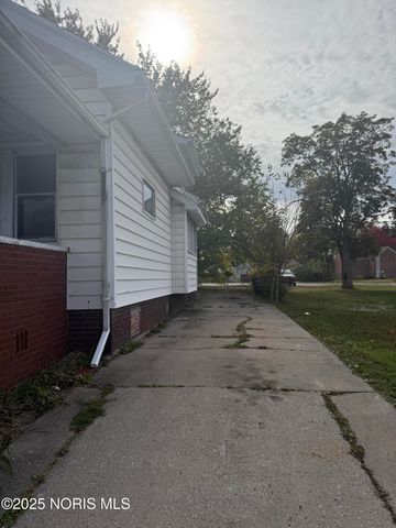 908 E Manhattan Boulevard, Toledo, OH 43608