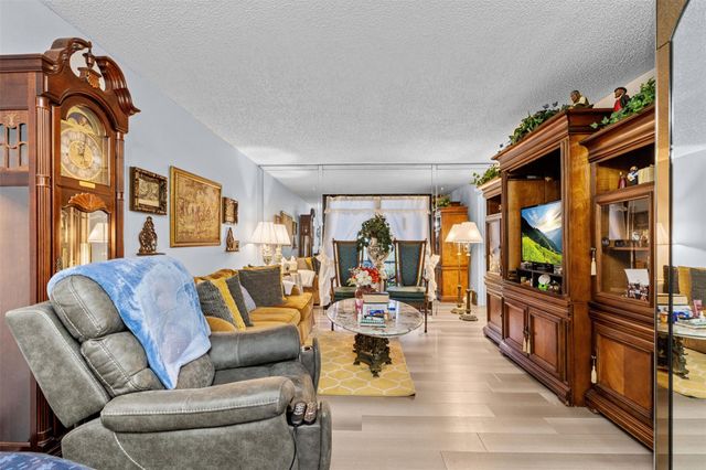 10402 Sunrise Lakes Blvd 104, Sunrise, FL 33322