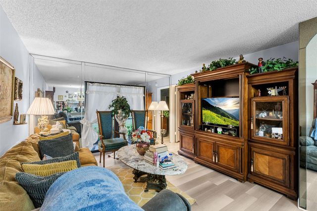 10402 Sunrise Lakes Blvd 104, Sunrise, FL 33322