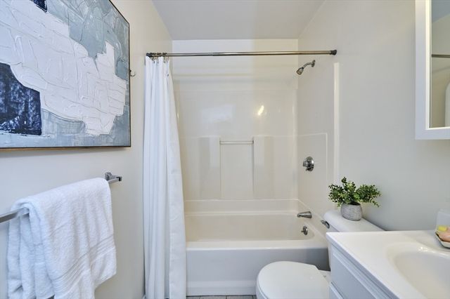 9 Mullins Ct. D, Cambridge, MA 02141