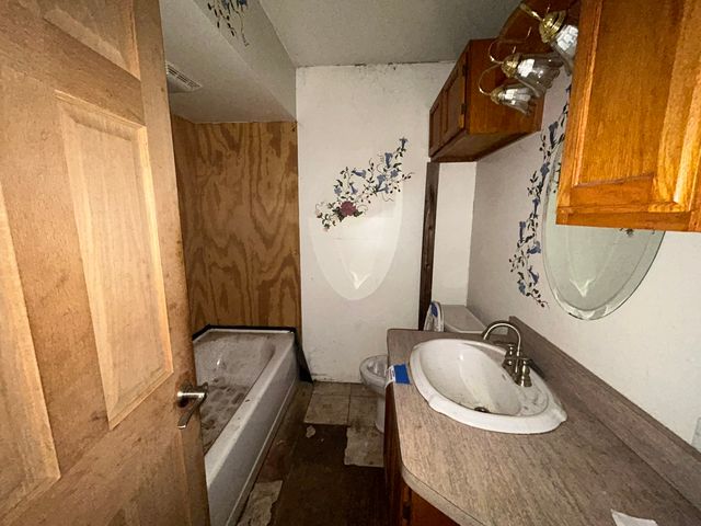 9606 S Natoma Avenue, Oak Lawn, IL 60453