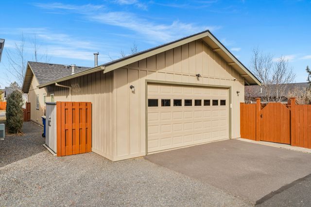 20657 Wild Goose Lane, Bend, OR 97702