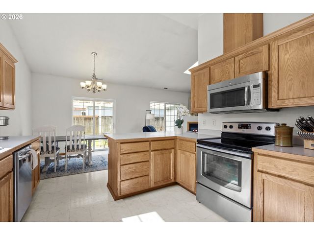 2205 PARKER Pl, Eugene, OR 97402