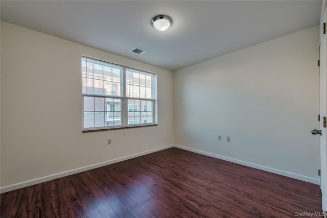 200 Carney Street 305, Glen Cove, NY 11542