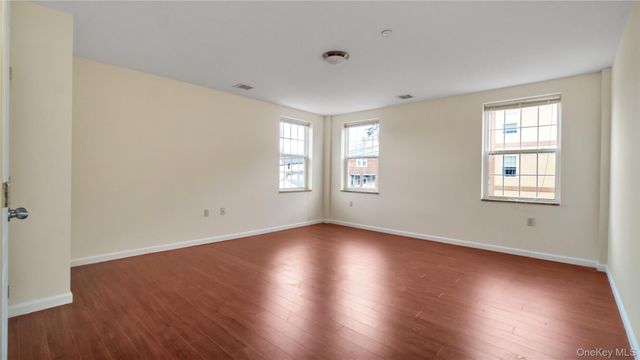 200 Carney Street 305, Glen Cove, NY 11542