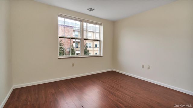 200 Carney Street 305, Glen Cove, NY 11542
