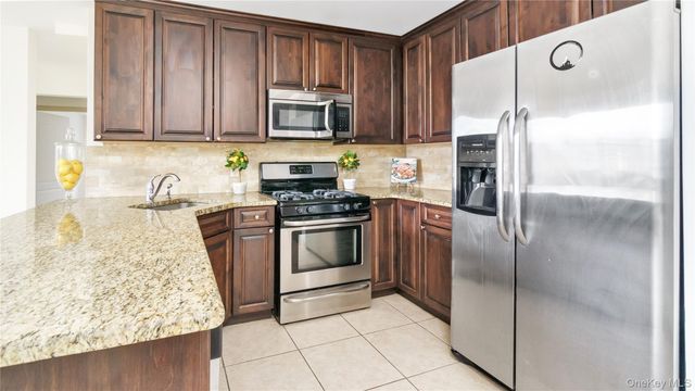 200 Carney Street 305, Glen Cove, NY 11542