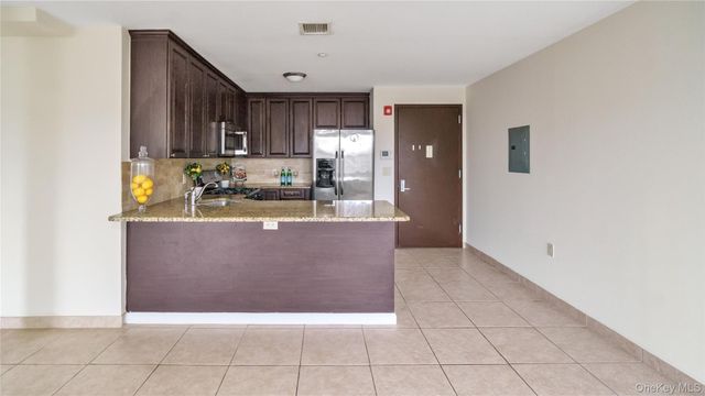 200 Carney Street 305, Glen Cove, NY 11542