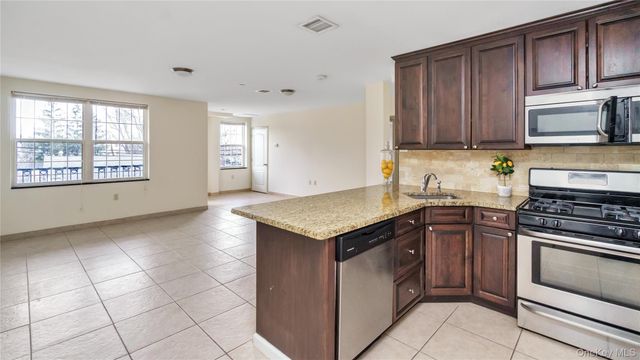 200 Carney Street 305, Glen Cove, NY 11542